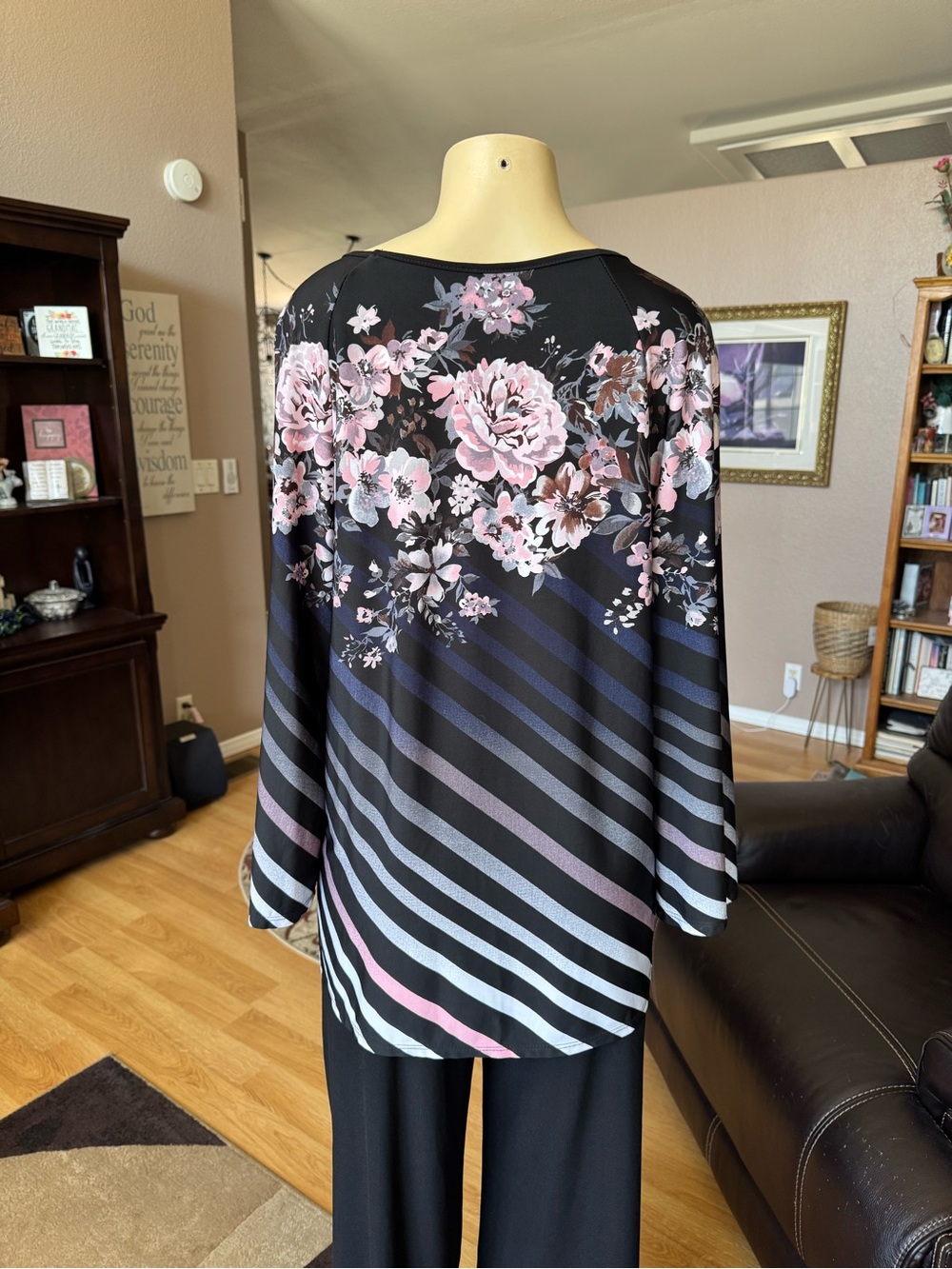 Avenue black floral keyhole knit blouse with long sleeves-size 18/20 - Picture 8 of 9